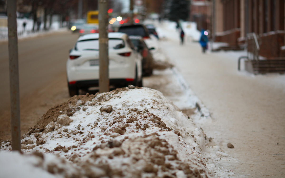    При обработке дорог Ижевска откажутся от использования песка