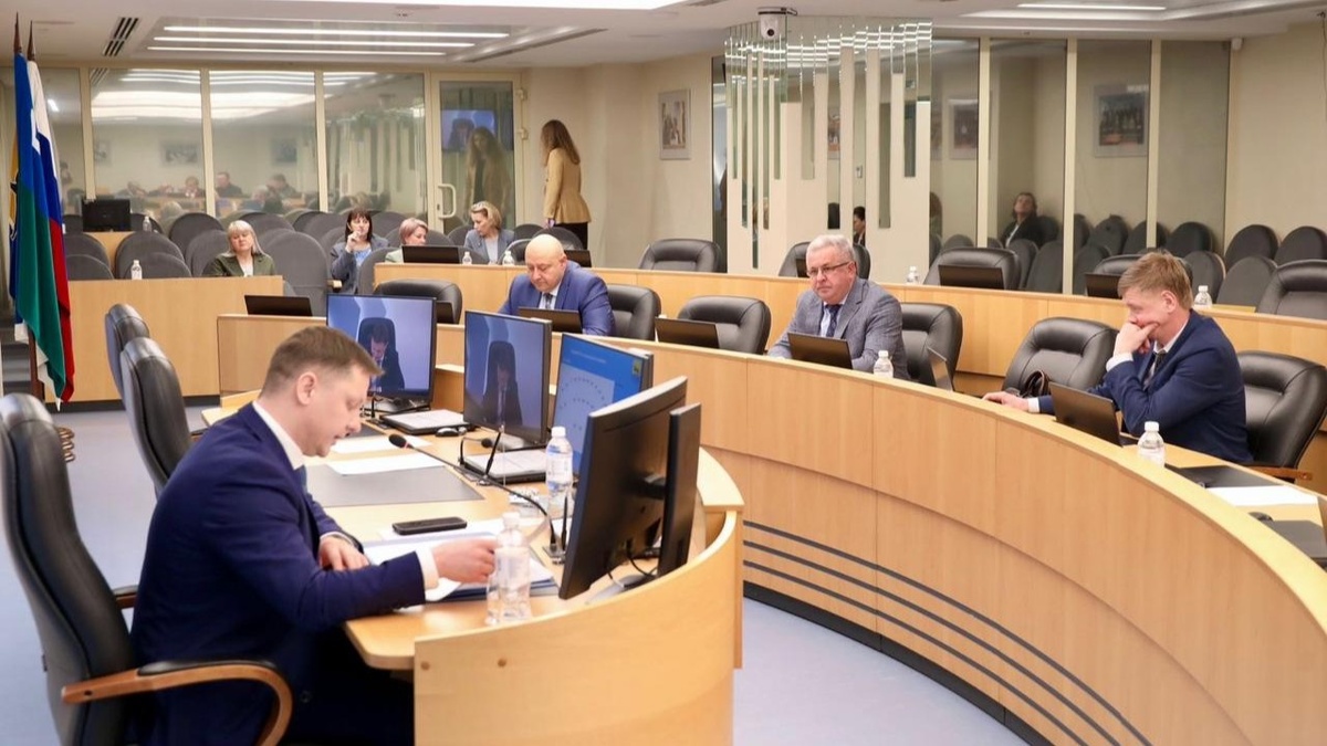    На октябрьском комитете по социальной политике депутаты Сургута рассмотрели несколько школьных вопросов