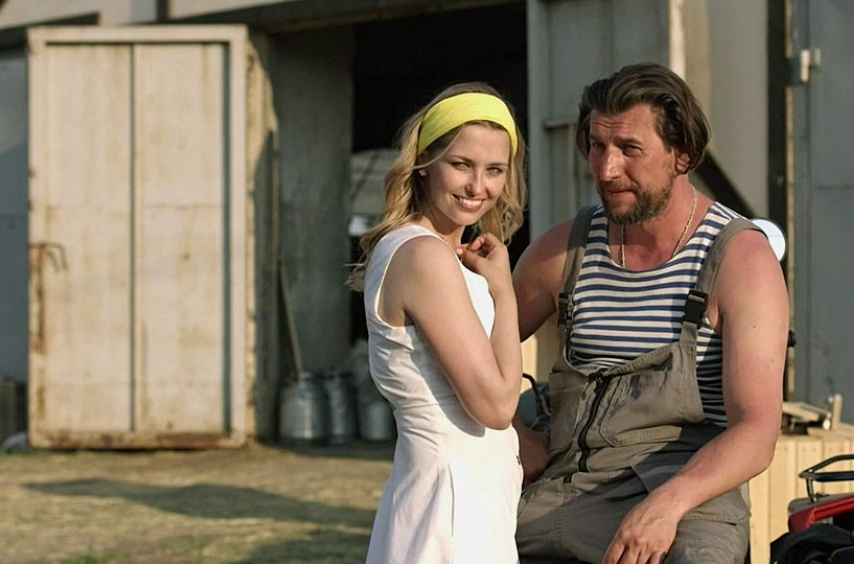 С мужем Александром Устюговым в фильме «Столичная штучка».