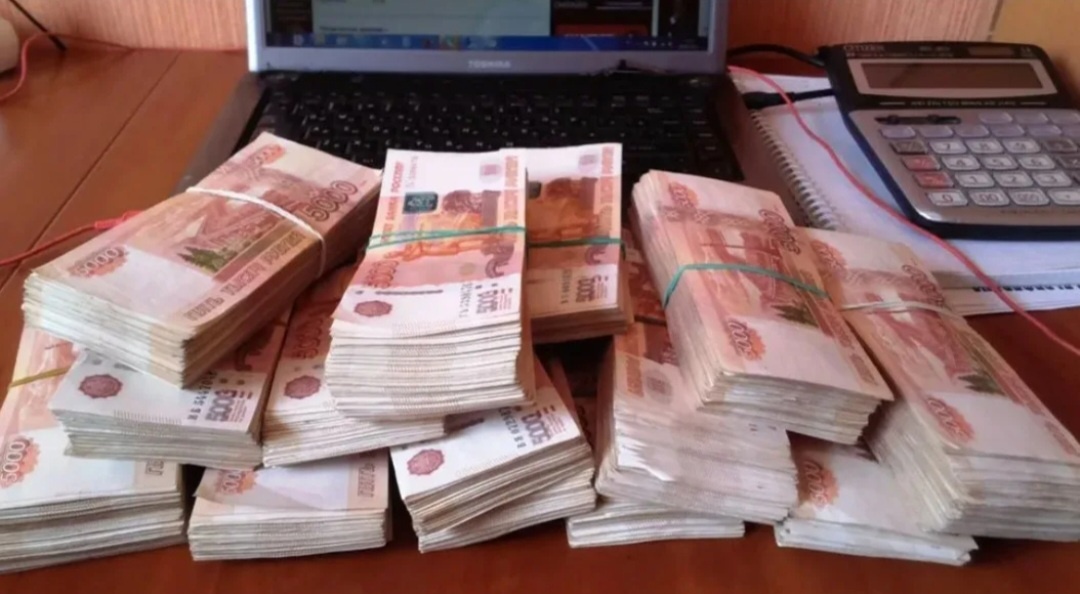 Стол с деньгами, --взято из интернета с целью ознакомления. 