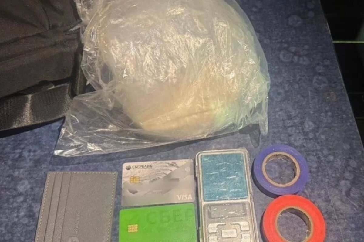    Астраханец держал в гостинице крупную партию синтетики