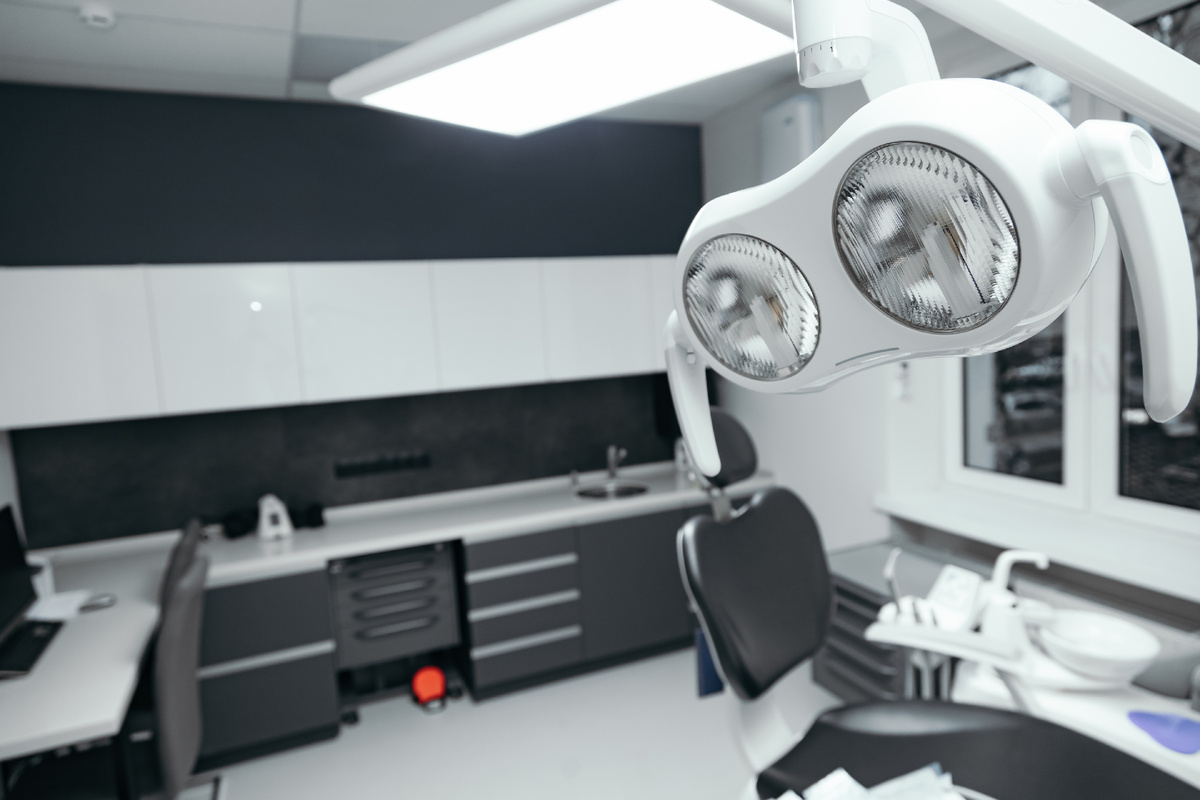 Фотография взята с сайта стоматологии Дмитрович Фэмили https://www.dmitrovich.ru/