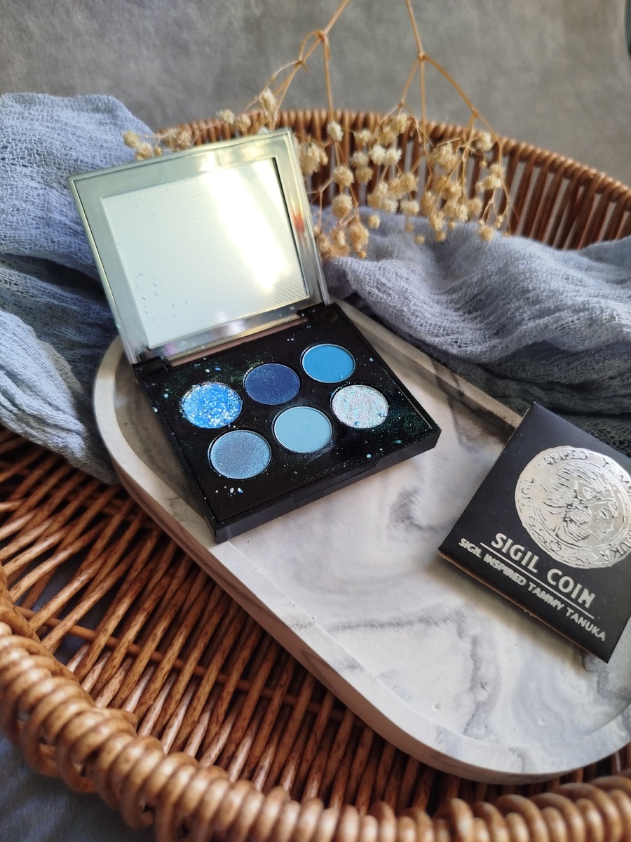 Свотчи можно увидеть в галерее