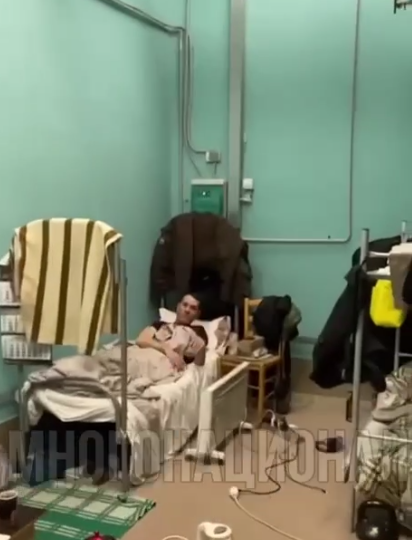 Привезли чайник и тапочки: мигранты поселились в вентиляции жилого дома