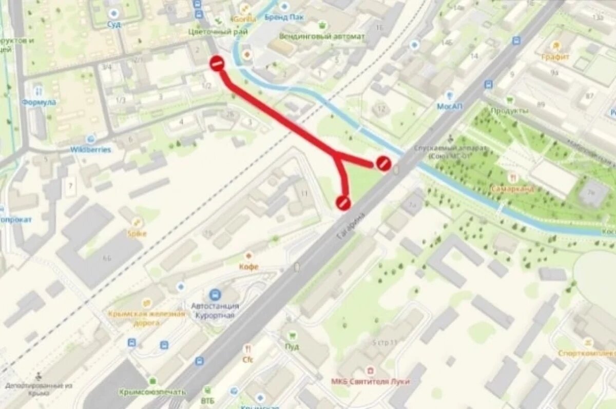    В Симферополе ночью перекроют движение, чтобы вытащить упавшую на ж/д фуру