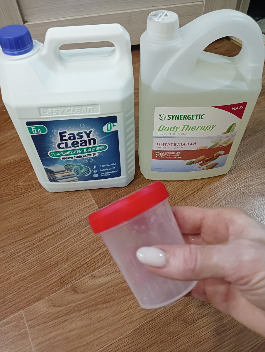 Так же купила гель для душа большой объём, раньше покупала маленькие по 0.5 л. Очень невыгодно и быстро заканчивались. Бывало даже забывали вовремя купить. Этого хватает очень надолго.