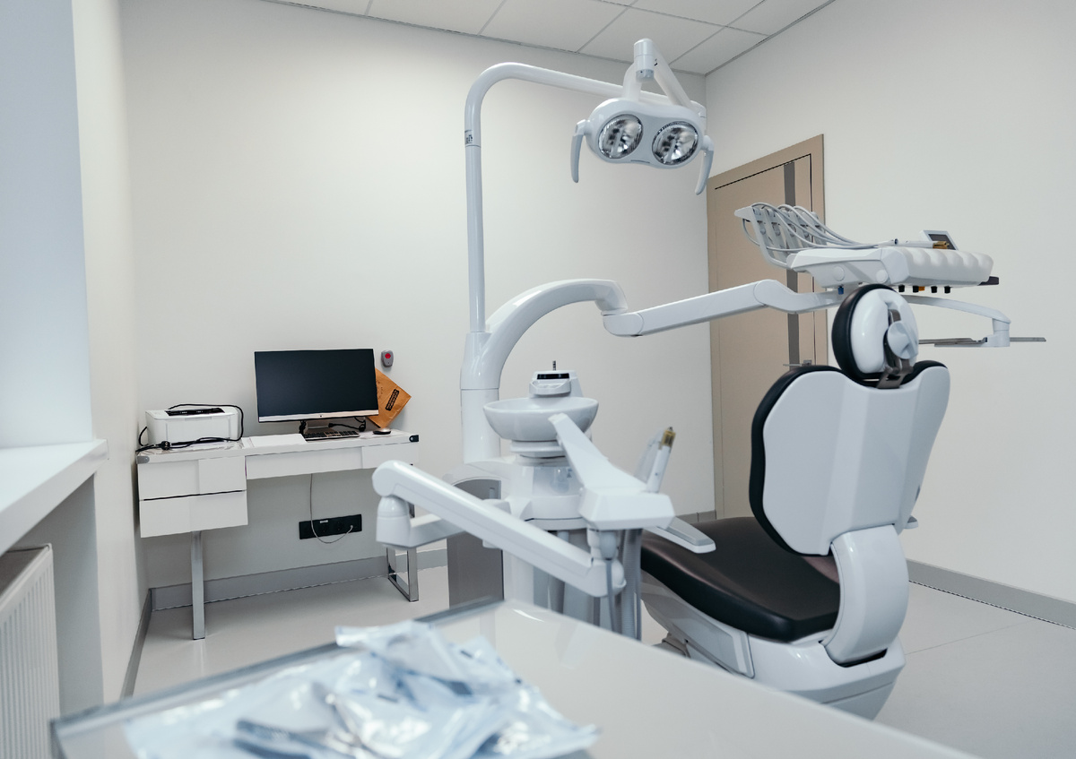 Фотография взята с сайта стоматологии Дмитрович Фэмили  https://www.dmitrovich.ru/