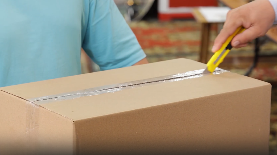 ФОТО: Кадр из программы "Купи-продай", РЕН ТВ