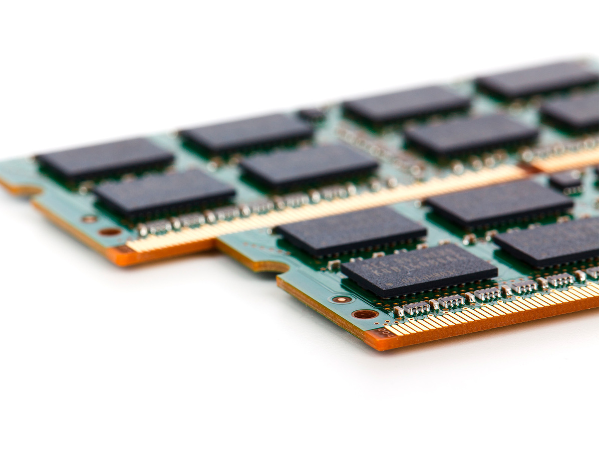 Источник фото: https://get.pxhere.com/photo/computer-technology-part-green-electrical-macro-memory-electronic-card-product-tech-digital-hardware-random-ram-access-multimedia-data-module-chips-chip-microcontroller-electronic-device-computer-hardware-personal-computer-hardware-electronics-accessory-network-interface-controller-sound-card-1153880.jpg