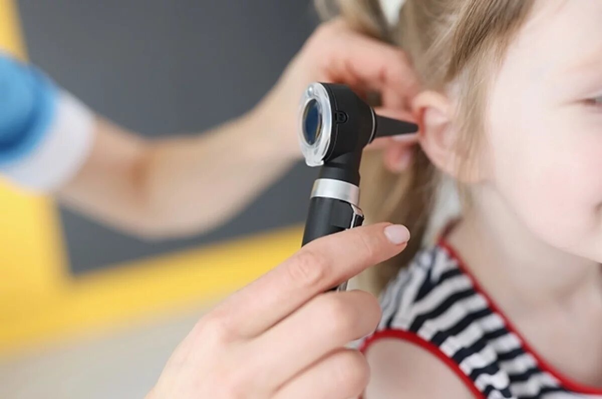    Врач Филёва: чистка ушей ватными палочками может вызвать проблемы со слухом