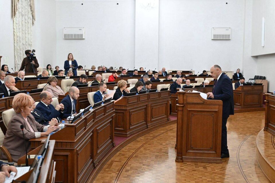    Первое чтение проекта бюджета Алтайского края на 2026 год и плановый период 2027 и 2028 годов. Источник: Пресс-служба правительства Алтайского края