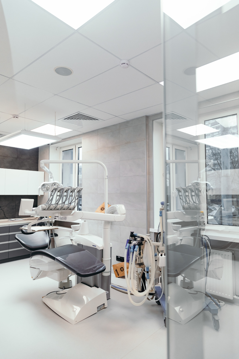 Фотография взята с сайта стоматологии Дмитрович Фэмили https://www.dmitrovich.ru/