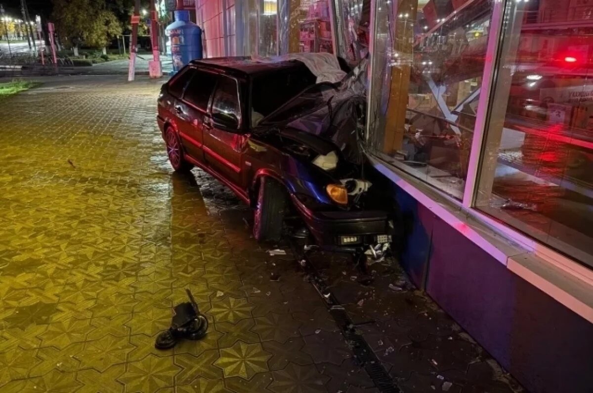    18-летний водитель «Лады» протаранил продуктовый магазин в Гулькевичи