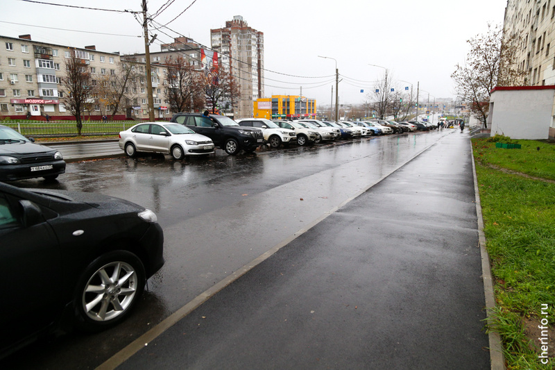    Территорию обновили около дома № 90 со стороны дороги. 29 октября комиссия приняла работы.