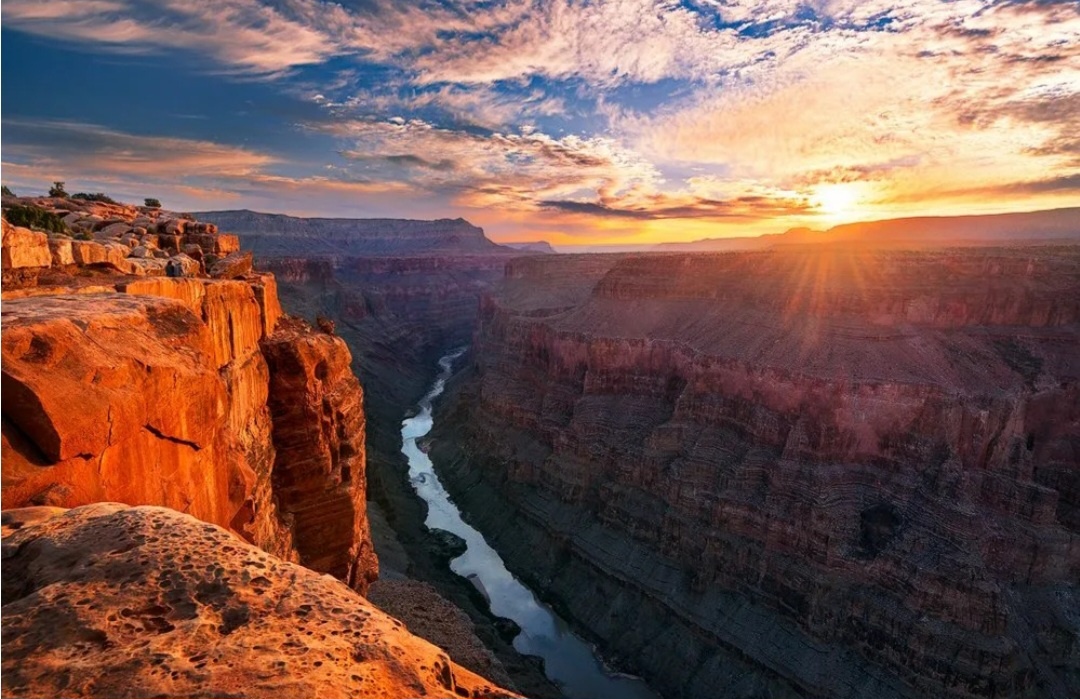 Солнышко здесь светит намного чаще чем у нас и все рады, что так, а не иначе