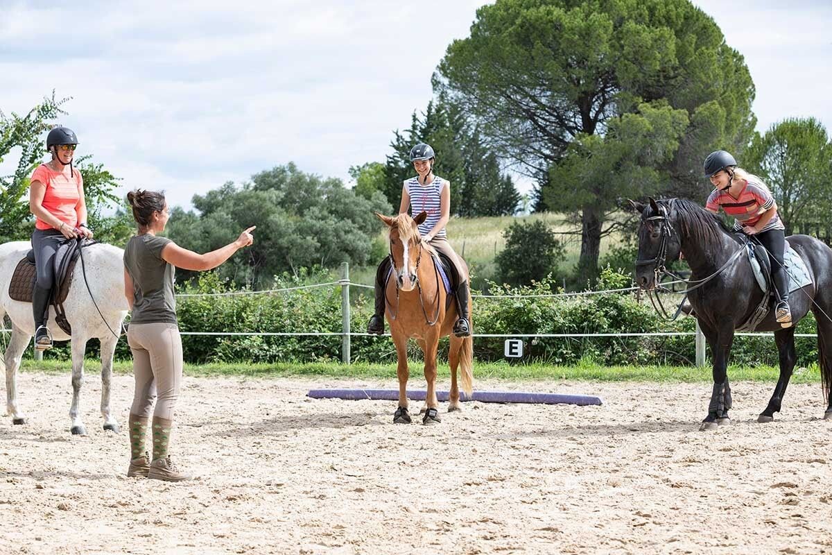 Если человек мечтает «прикоснуться» к спорту, подарите урок с инструктором (но не абонемент). Возможно, это превратится в большое увлечение. Источник: cynoclub / Shutterstock / FOTODOM📷
