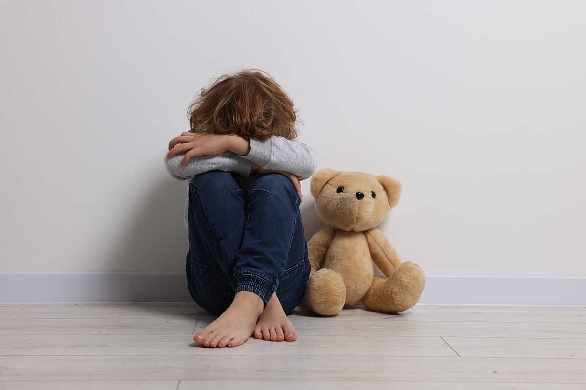 Детские травмы — не выдумка, а то, с чем можно и нужно работать в кабинете психолога. Источник: New Africa / Shutterstock / FOTODOM📷
