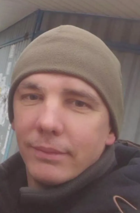 Каждый день всматриваемся в лица наших мальчиков на фото, разглядываем каждую чёрточку, каждый волосок, пытаемся угадать о чём говорит выражение их глаз сегодня. Их больше нет, их забрала война.