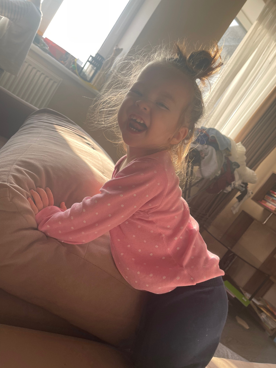 На заднем фоне «задачи на день». По менеджменту: неприятная лягушка, которую я собираюсь съесть. Иф ю ноу вот ай мин