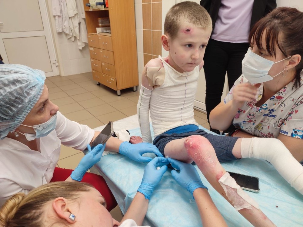    "Мама, почини меня!": история мальчика-бабочки, первым в России получившего ГЗТ