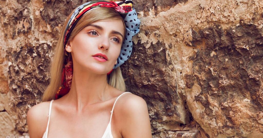Как красиво завязать платок на голову: модные варианты, советы