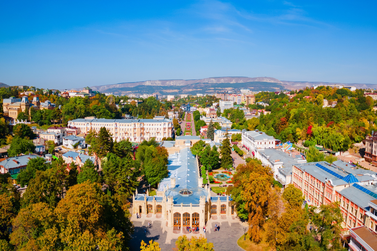 Главный вход в Нарзанную галерею, Кисловодск. Источник фото: shutterstock.com