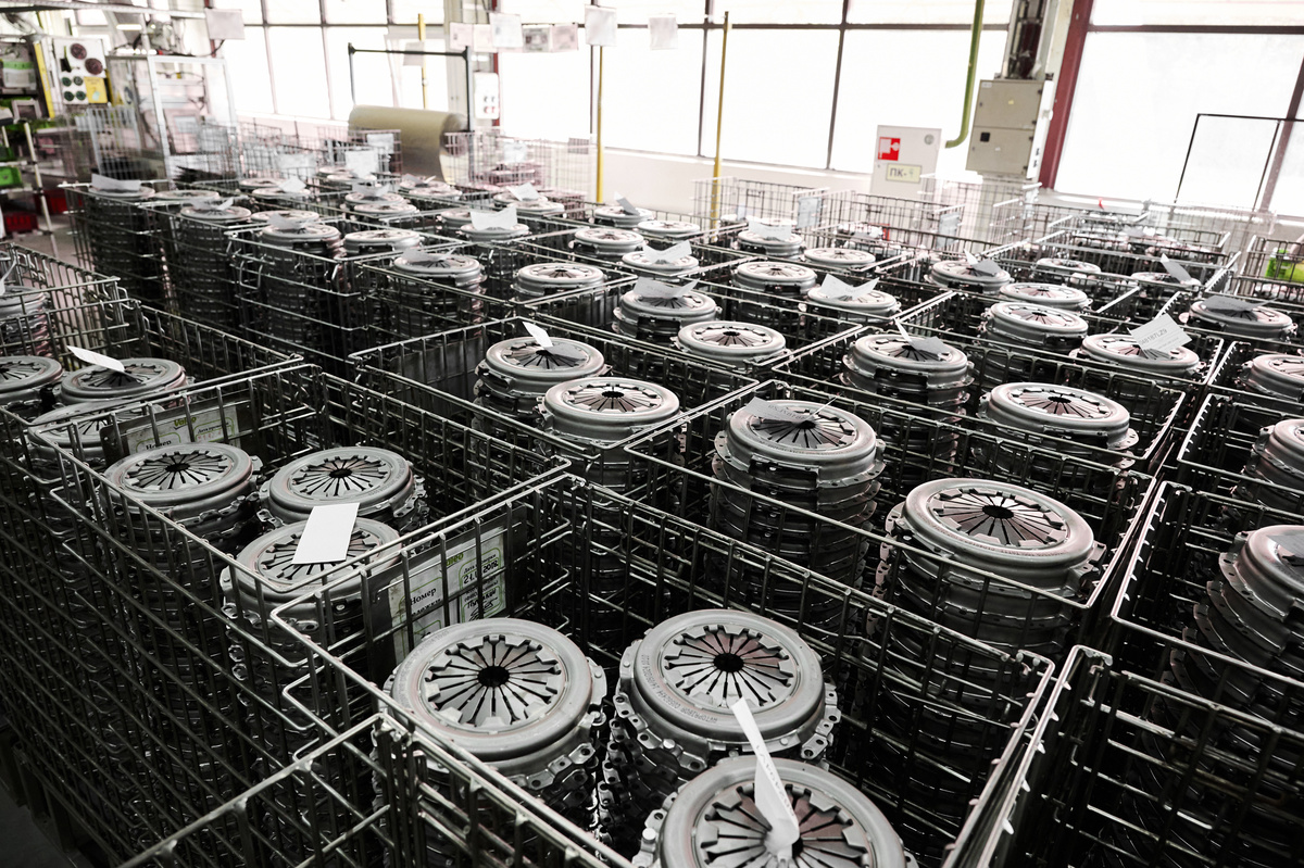 Готовые комплекты сцеплений на Заводе силовых агрегатов НПК АВТОПРИБОР в Тольятти.