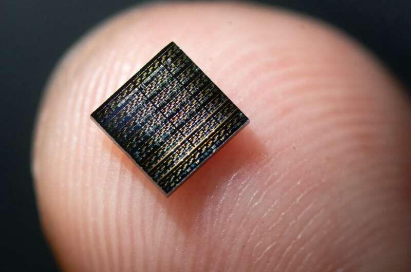 Искусственные нейроны воспроизводят биологическую функцию: шаг к энергоэффективным мозговым чипам