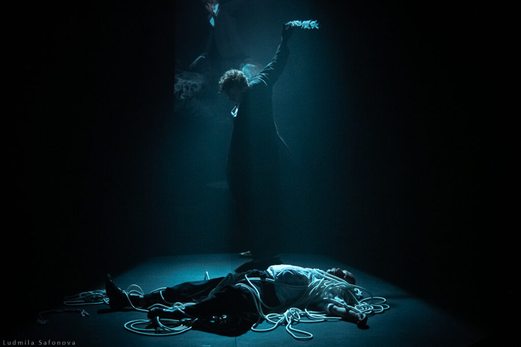    Спектакль «Старик и море». Мастерская Петра Фоменко. Фотограф Людмила Сафонова Источник фото: Театр To Go