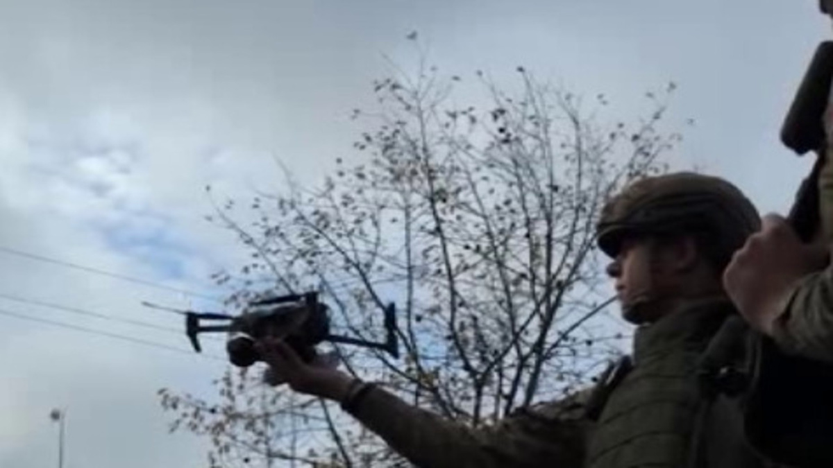    В Курской области для спасения жизней насильно мобилизованных солдат ВСУ российские войска используют нестандартный прием