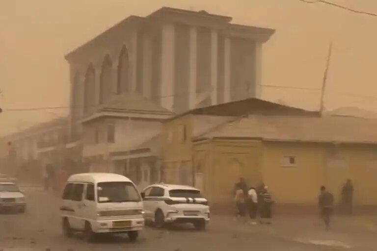    Пыльная буря в Истаравшане, 29 октября 2025 г. / кадр из видео