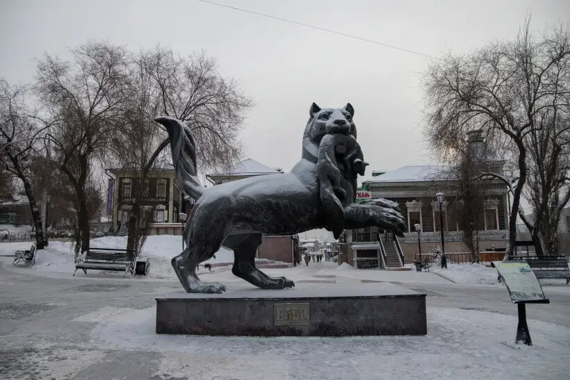     Скульптурное изображение "Бабр" (герб города Иркутск) в Иркутске. © РИА Новости. Ирина Алтухова