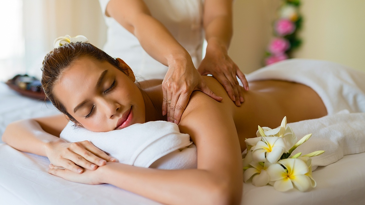 Помогает выглядеть моложе