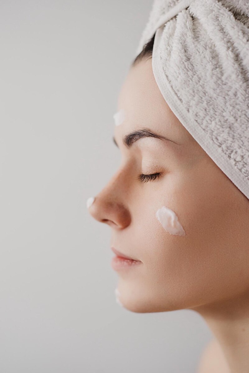 Yurii_Yarema / Shuttersock / FOTODOM📷Колд-крем «запечатывает» влагу, устраняет сухость, восстанавливает кожу и помогает ей пережить холодный сезон без стресса