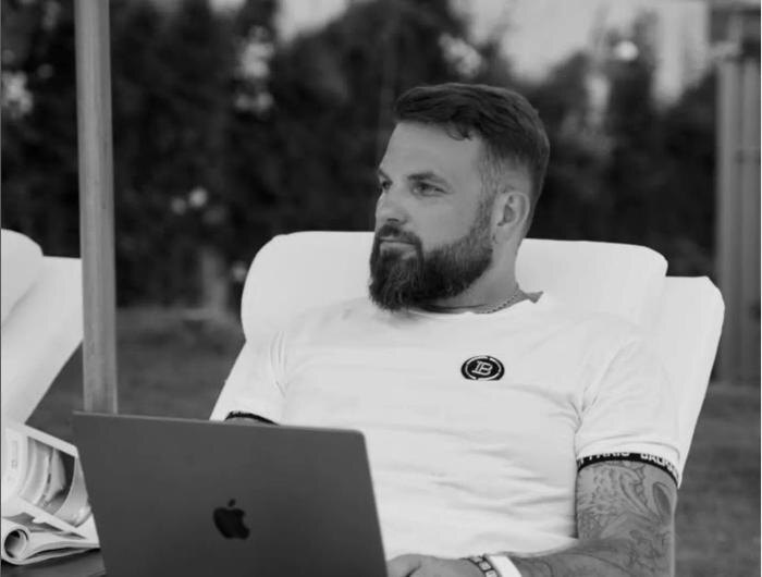 Роман Новак. Обложка © Instagram (соцсеть запрещена в РФ; принадлежит корпорации Meta, которая признана в РФ экстремистской) / t0r