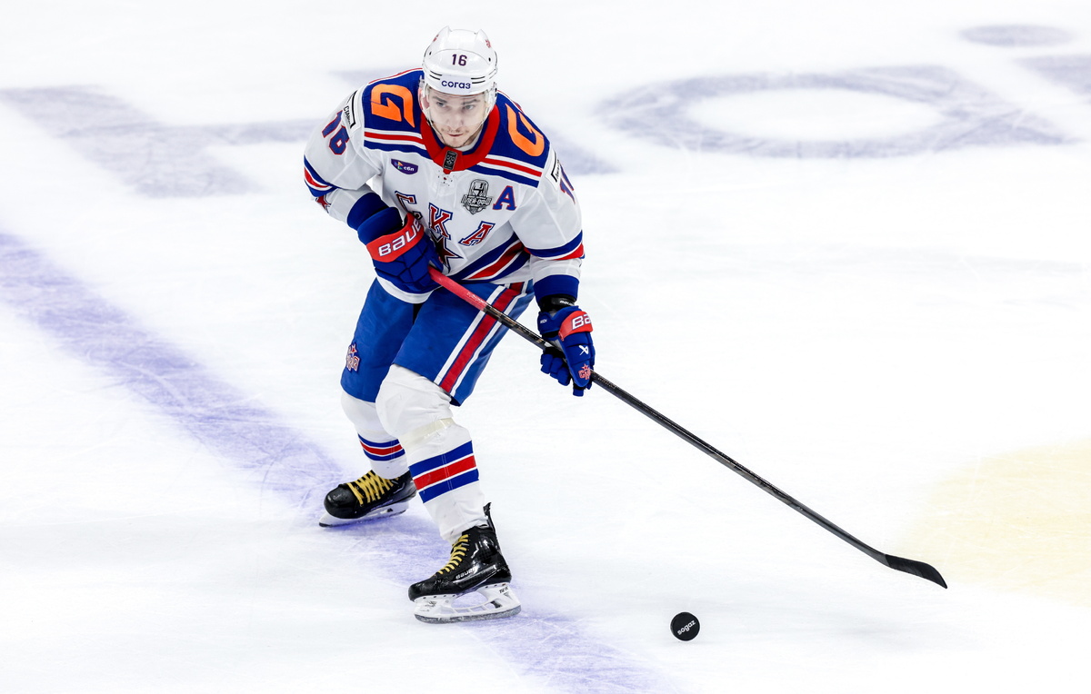    Нападающий СКА Сергей Плотников  Михаил Синицын/ТАСС