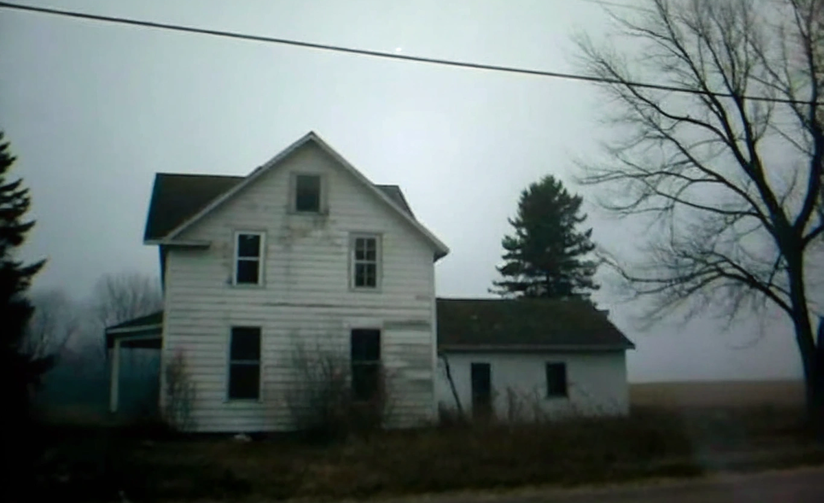 Ныне заброшенный участок со скважиной в Висконсине