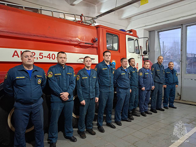 Пожарные в городе Осташкове Тверской области спасли из огня человека