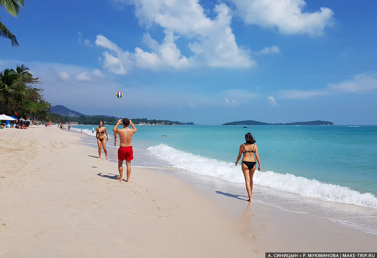 Пляж Чавенг на Самуи в солнечный зимний день.