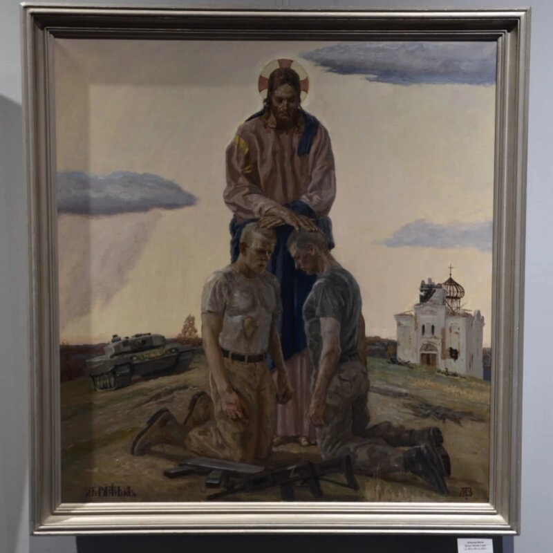    "Простить друг друга, глядя в лицо - очень сложно. Поэтому и стоят мои братья, преклонив колени, словно в покаянной молитве. А глядя на Христа, есть шанс, что у нас получится" Фото: АиФ-Калуга