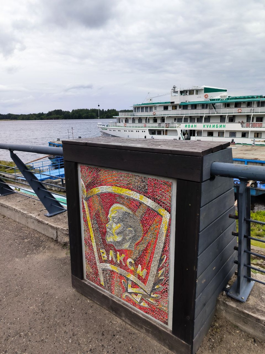 Набережная в Дубне - комсомольская. Фото автора.