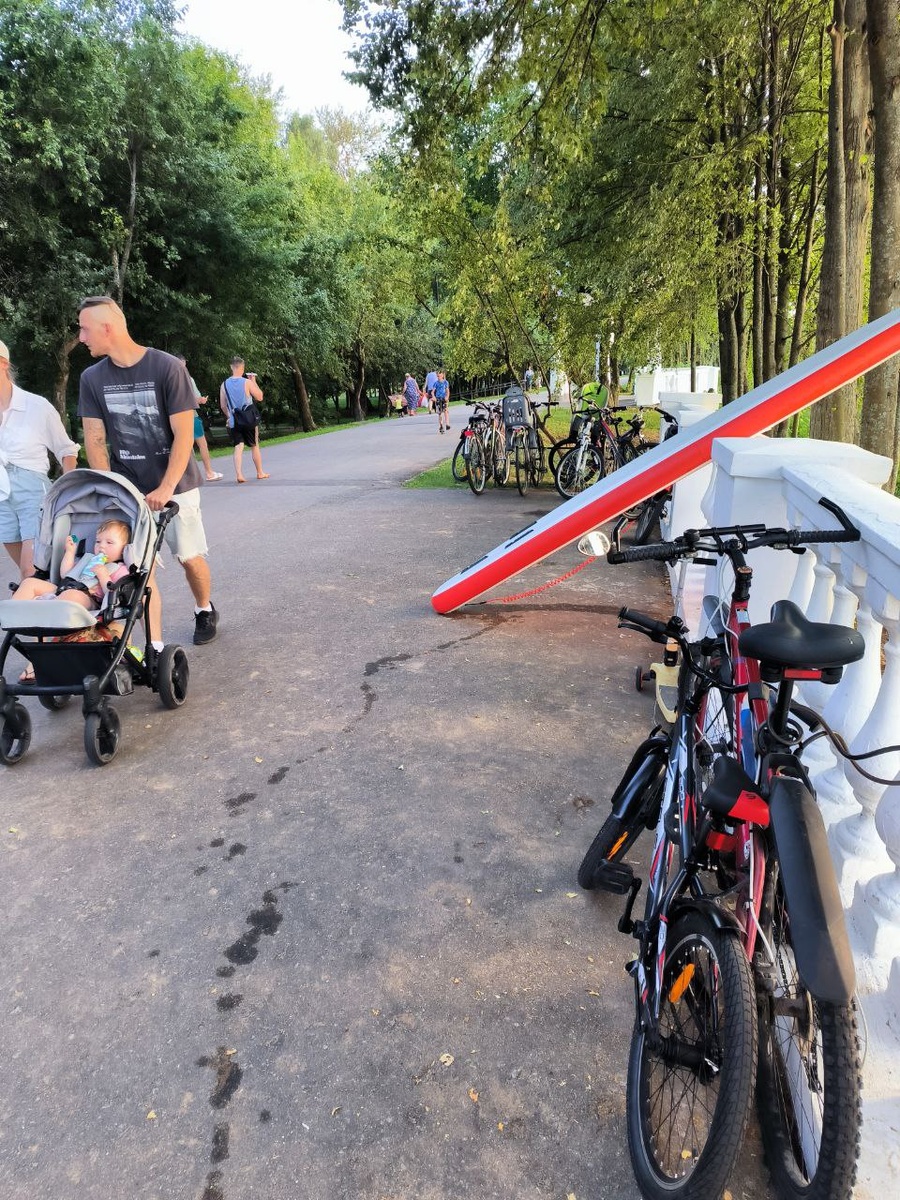 На набережной всегда движуха. Фото автора.