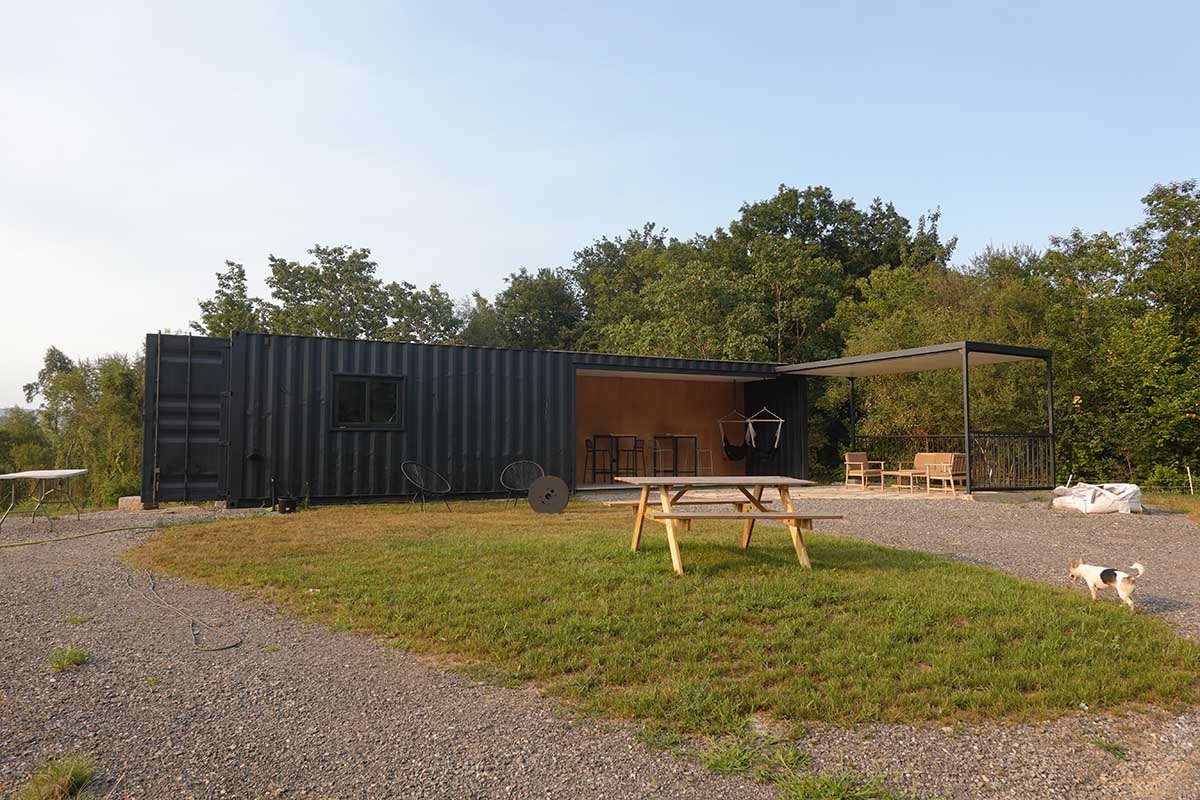    Так выгялдит типичный дом из сорокафутового морского контейнера. Источник: La Huertina De Toni / Shutterstock / FOTODOM