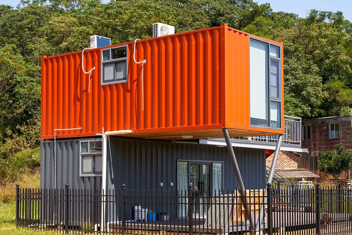    Фото домов из морских контейнеров вдохновляют на самые смелые архитектурные решения. Источник: HiTecherZ / Shutterstock / FOTODOM