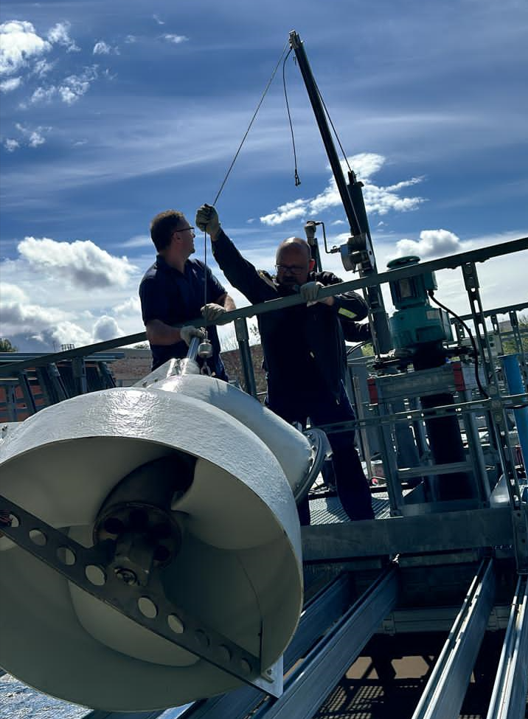 Установка насоса на КОС г. Кронштадт, Водоканал Санкт-Петербурга.