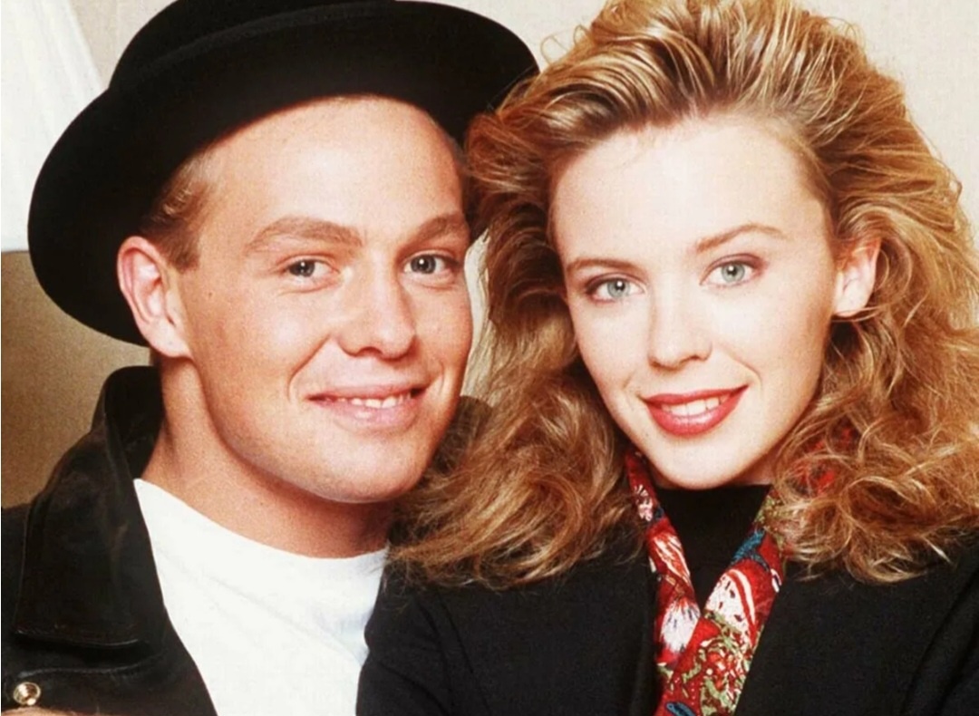 Тут она молодая, хорошенькая и ей вот такой лучше быть идет. Надо вернуть ей молодой и идеальный вид, чтобы все ахнули и вау сказали