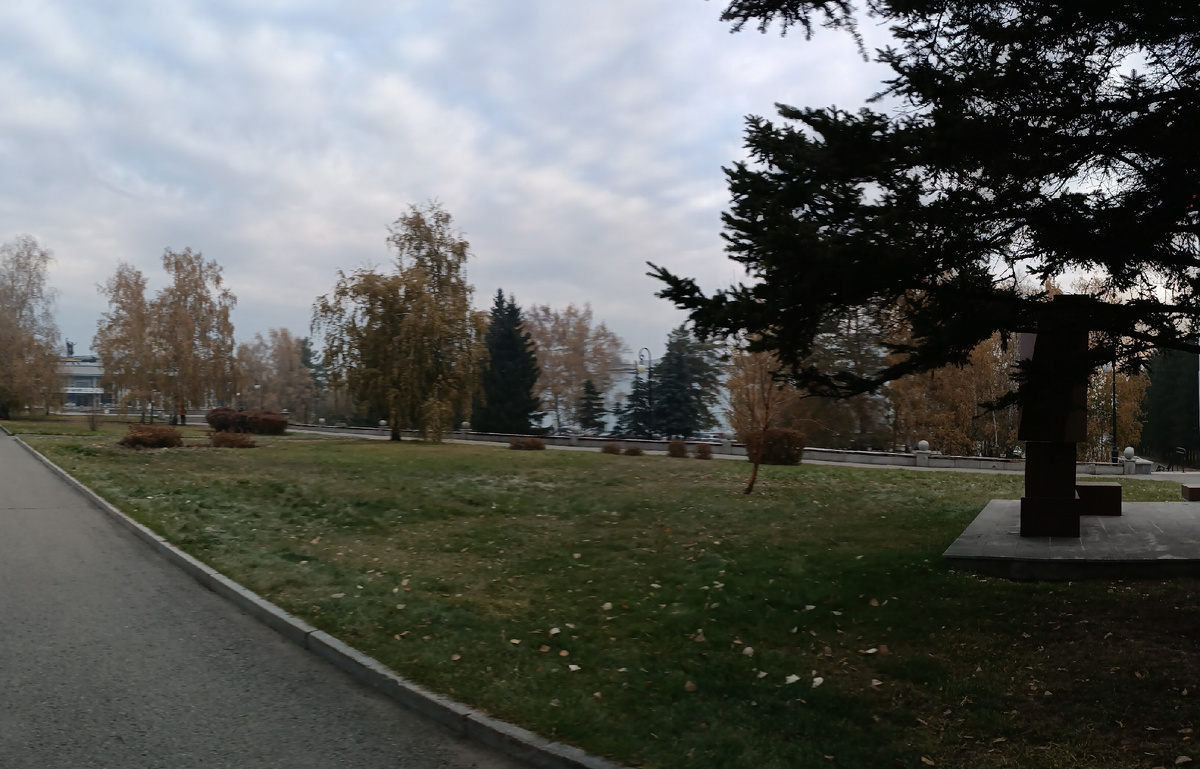 Где-то на просторах моего города. Фотография автора, октябрь 2025 года. 