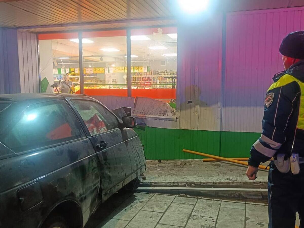    Легковушка наехала на троих детей-пешеходов в свердловской Ревде© Фото : Госавтоинспекция Свердловской области/Telegram