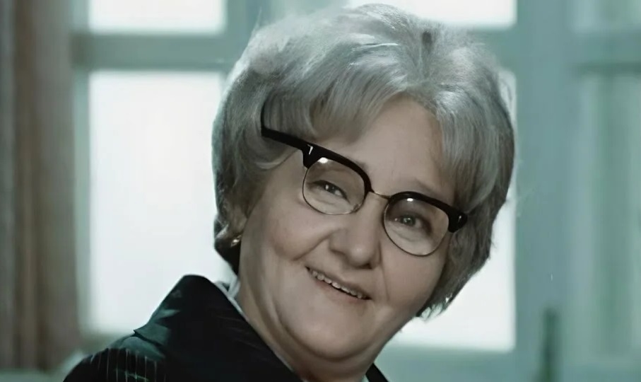 «МХАТовка без семьи и славы: почему великая Георгиевская умерла в тишине»