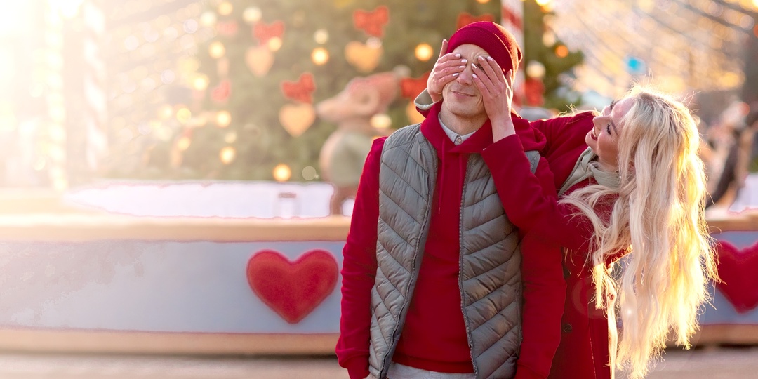 В чем встречать Новый год-2026: цвета, образы и наряды для женщин и мужчин